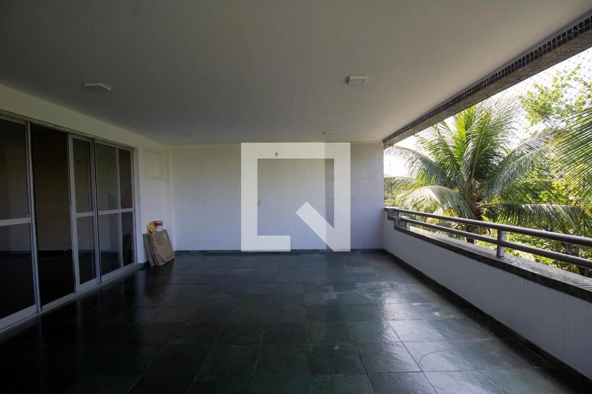 3-bedroom apartment with balcony and 2 parking spots — photo 32