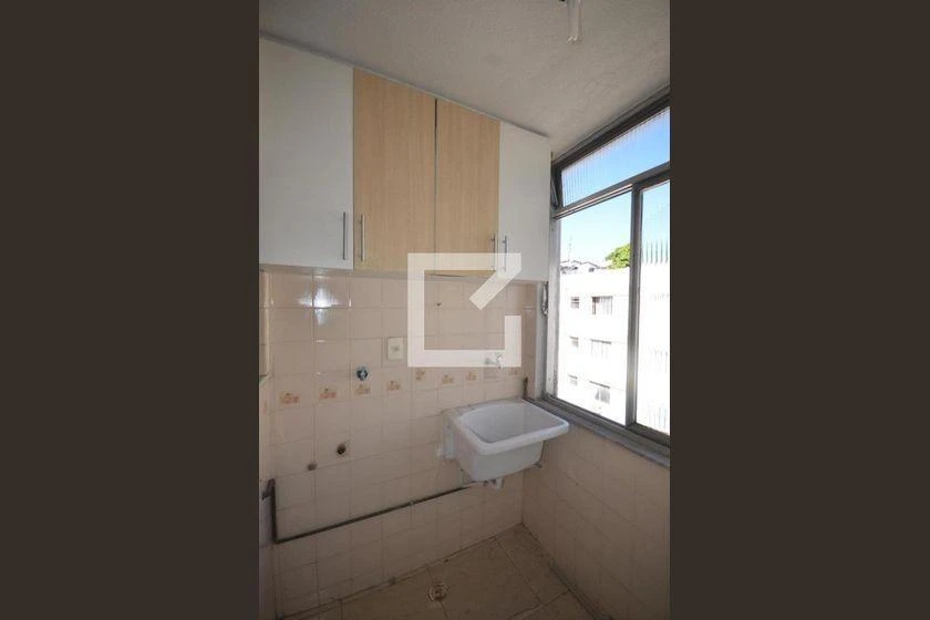 2-bedroom apartment with a glass shower box and pets allowed — photo 4