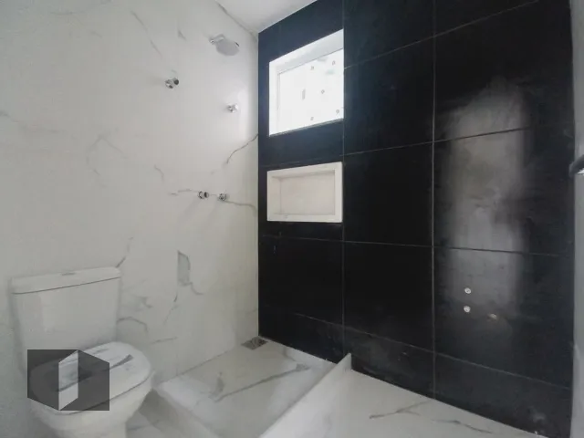 House with 4 bedrooms and 5 bathrooms, 2 parking spaces — photo 18