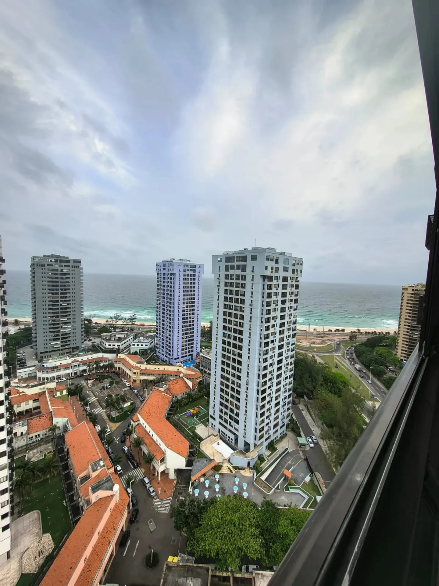 3-bedroom apartment with 3 bathrooms and glass balcony — photo 33