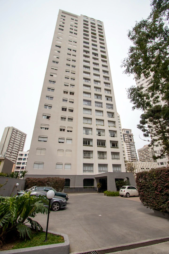 Glass-enclosed balcony in a 4-bedroom apartment, 382 m² — photo 23