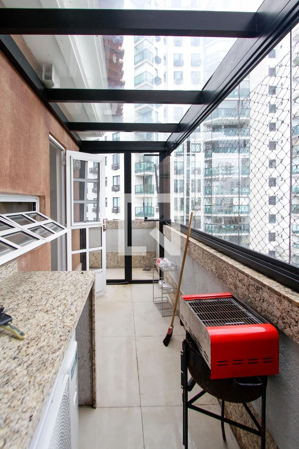 Walk-in closet in a 3-bedroom apartment, 200 m² — photo 31
