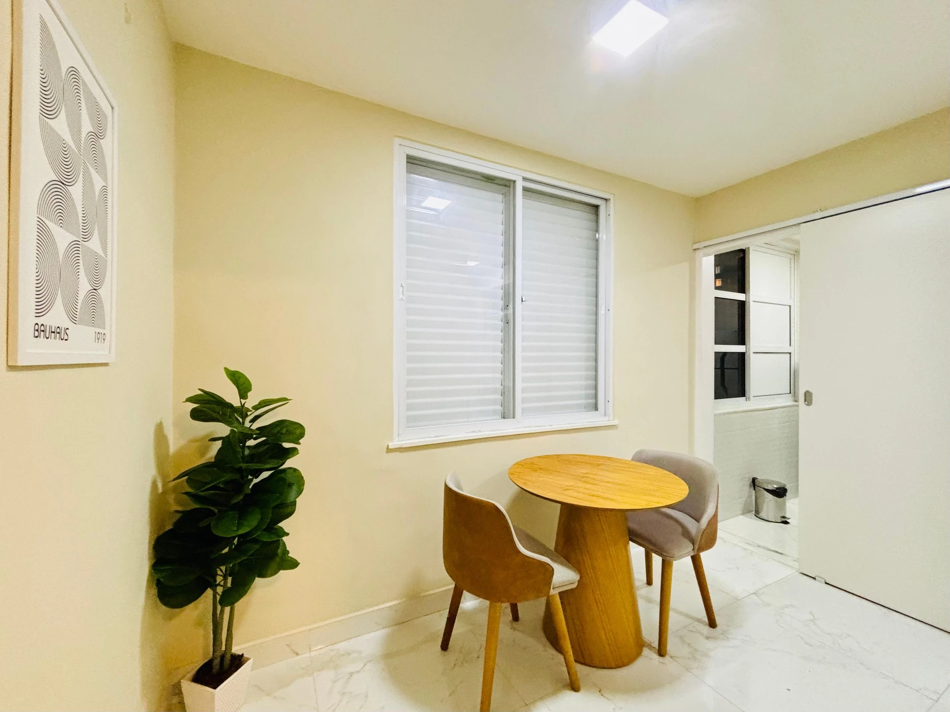 Furnished 1-bedroom apartment with a closed kitchen — photo 13