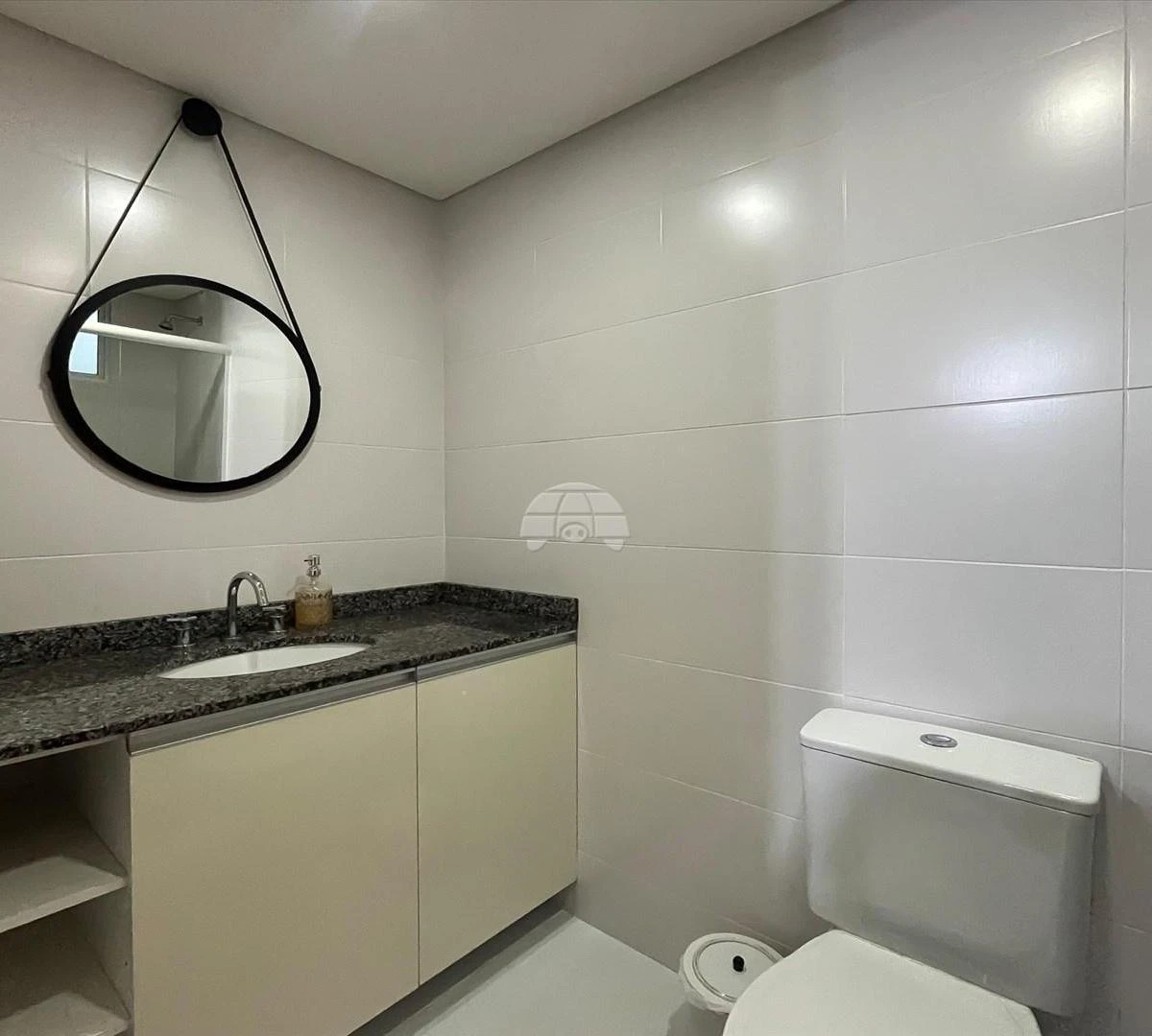 One-bedroom apartment with a dryer — photo 13