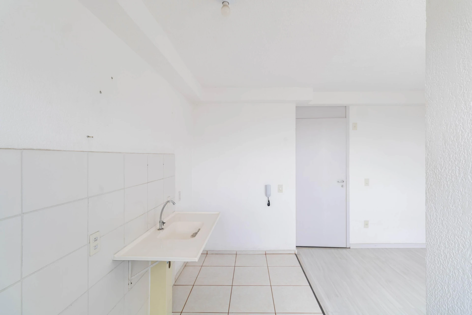 2-bedroom apartment with 1 bathroom, no parking — photo 40