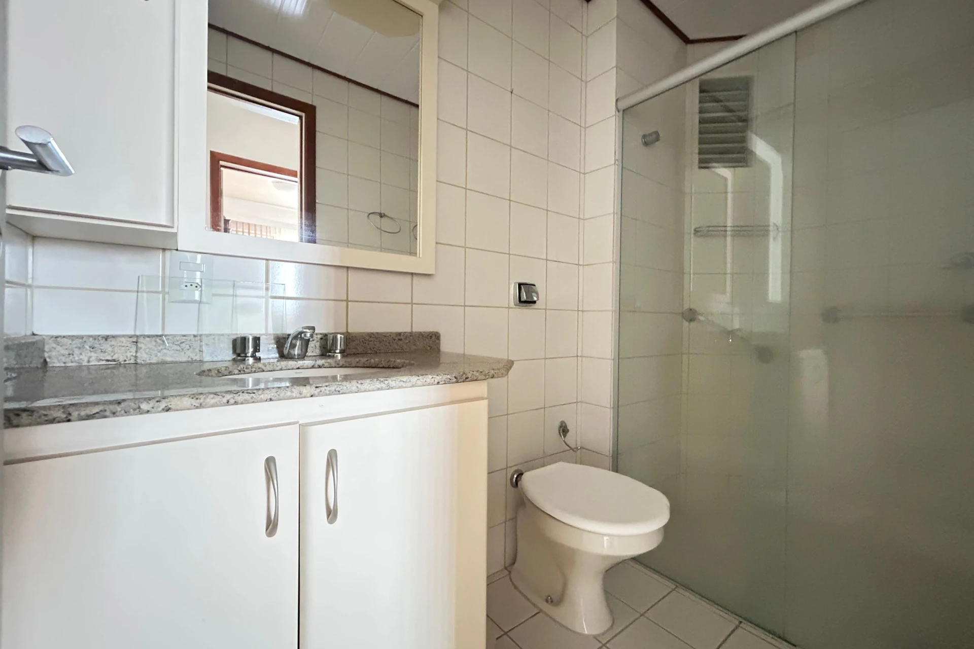 3-bedroom apartment in a building with a gym — photo 22