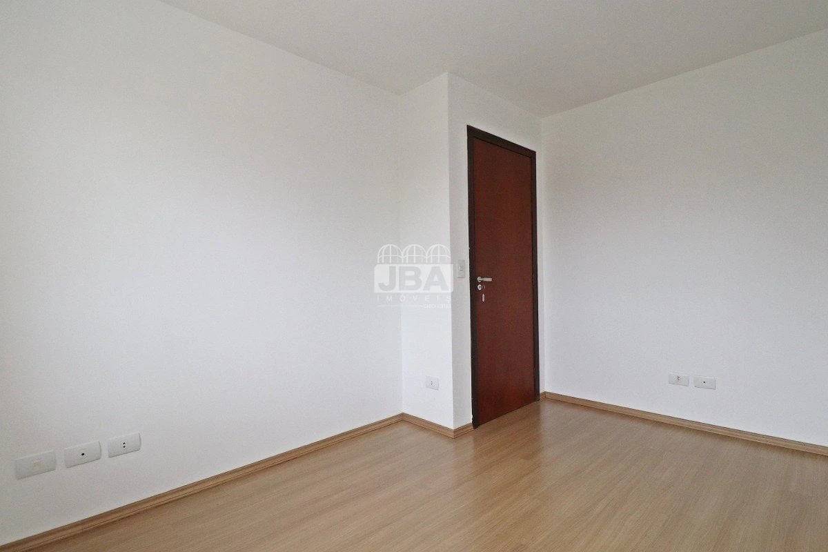 3-bedroom house with a bathtub in Curitiba — photo 24