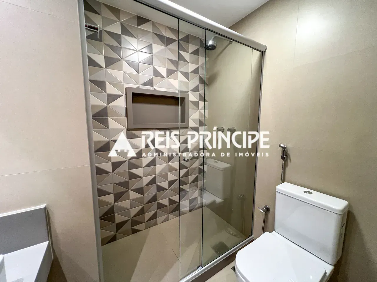 3-bedroom apartment with a suite; balcony and view — photo 5