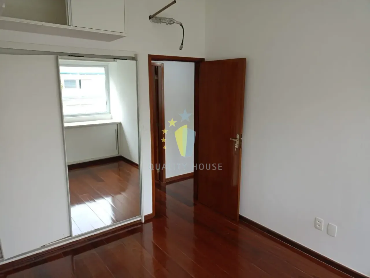 Unfurnished apartment with 3 bedrooms and 2 bathrooms — photo 17