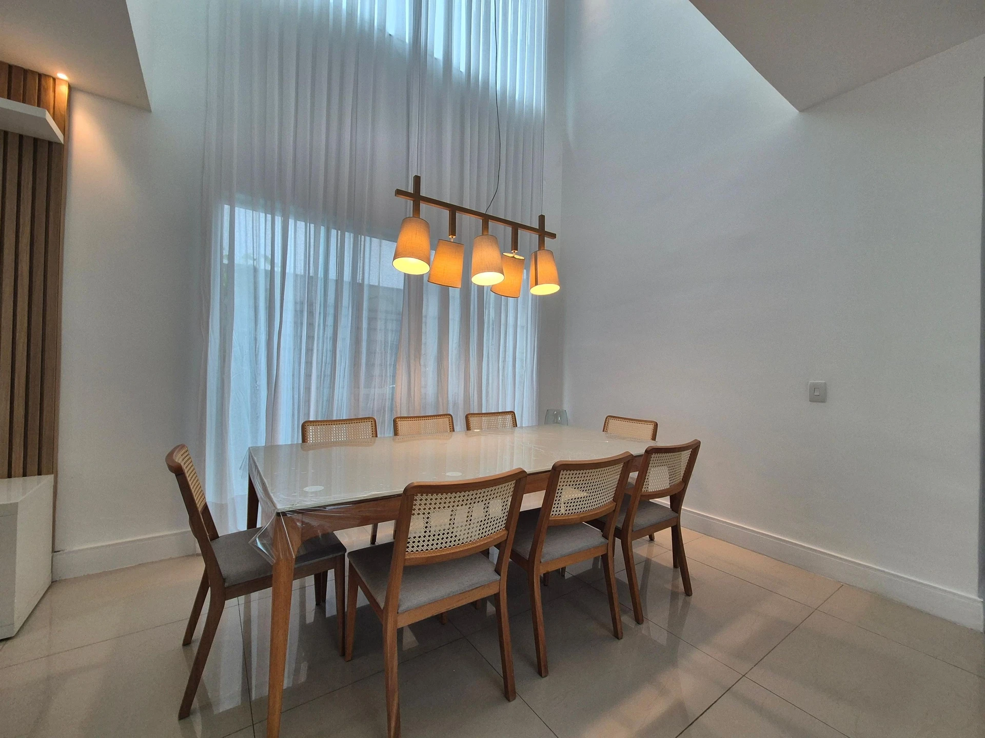 5-bedroom house with floor-to-ceiling windows — photo 24