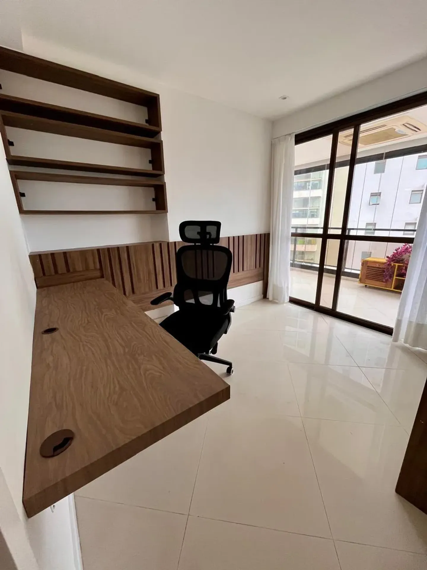 Furnished 2-bedroom apartment with 2 bathrooms, 88 m² — photo 19