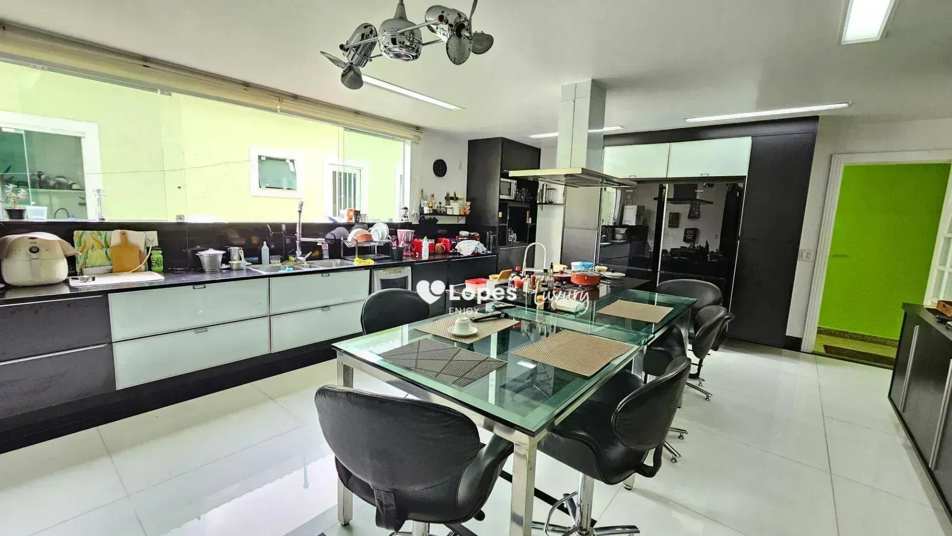 Furnished house with 6 en-suite suites and a private pool — photo 11