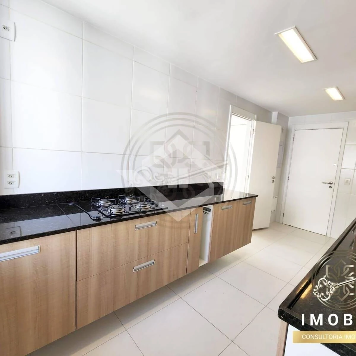 166 m² apartment with 3 bedrooms and a balcony — photo 34