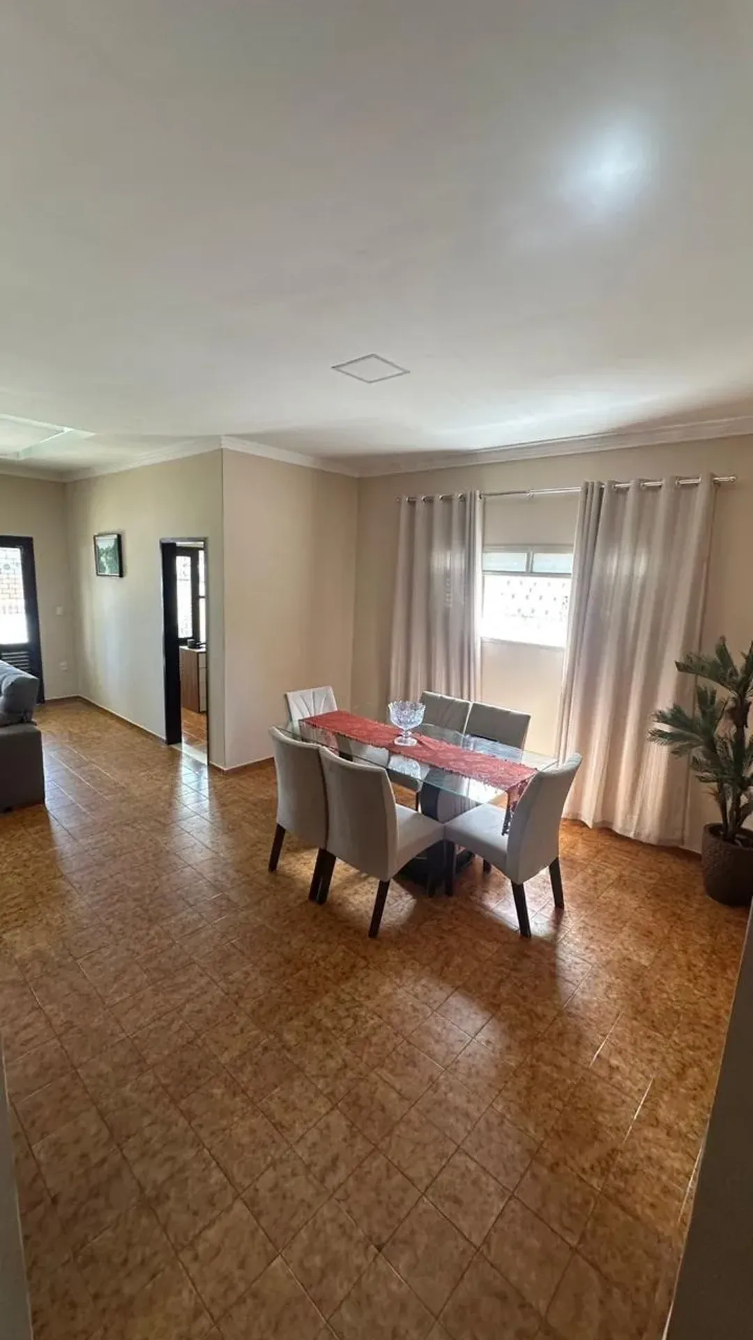 4-bedroom house with 300 m² and 4 parking spaces — photo 6