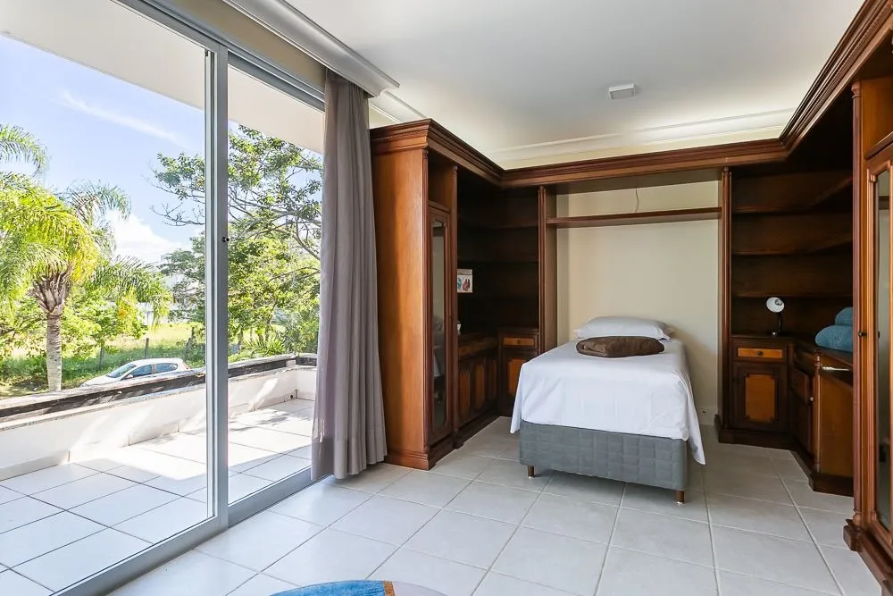 Furnished house with 6 bedrooms and an open kitchen — photo 15