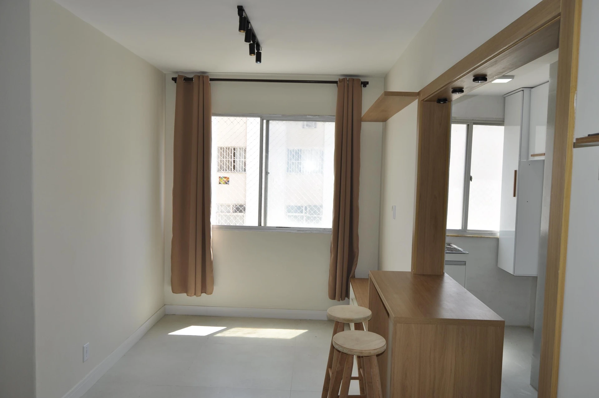 Glass-enclosed balcony in a 3-bedroom apartment, 65 m² — photo 41