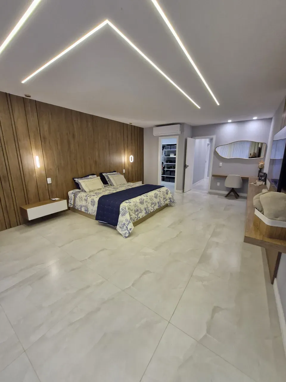 Furnished triplex house with open-plan kitchen and 490 m² — photo 3