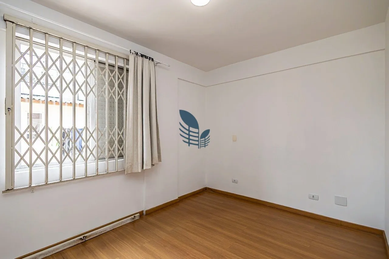 2-bedroom apartment with a bathtub in Curitiba — photo 13