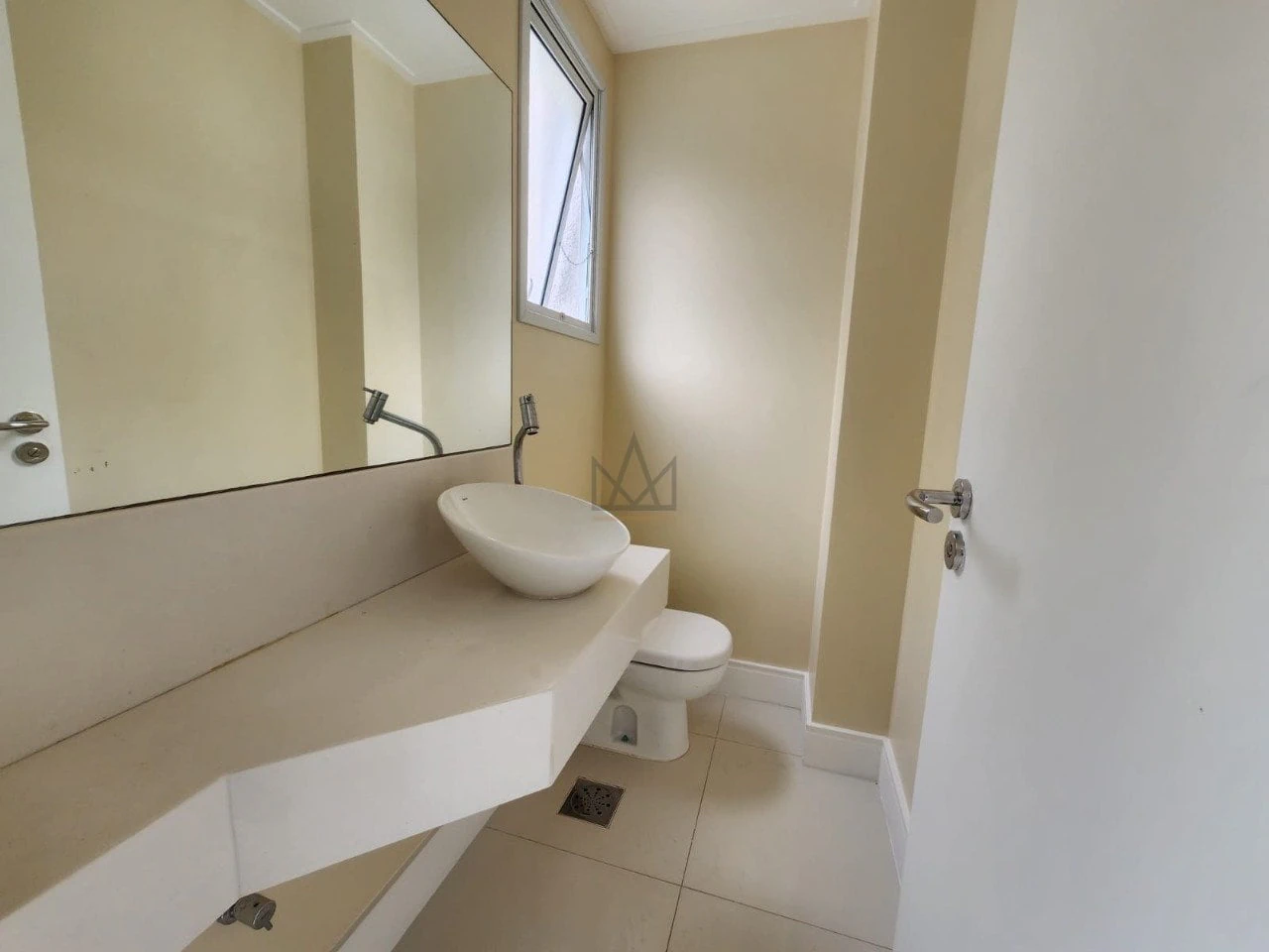 Departamento con ventanales de piso a techo en Florianópolis — photo 26