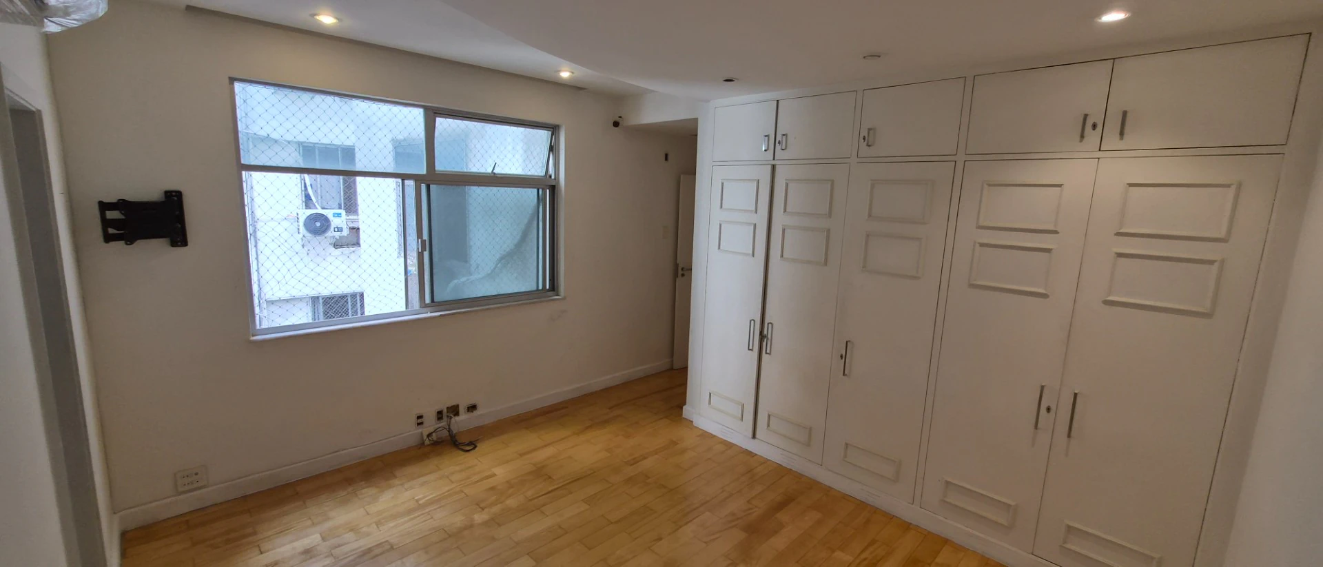 3-bedroom apartment with air conditioning and 185 m² — photo 18