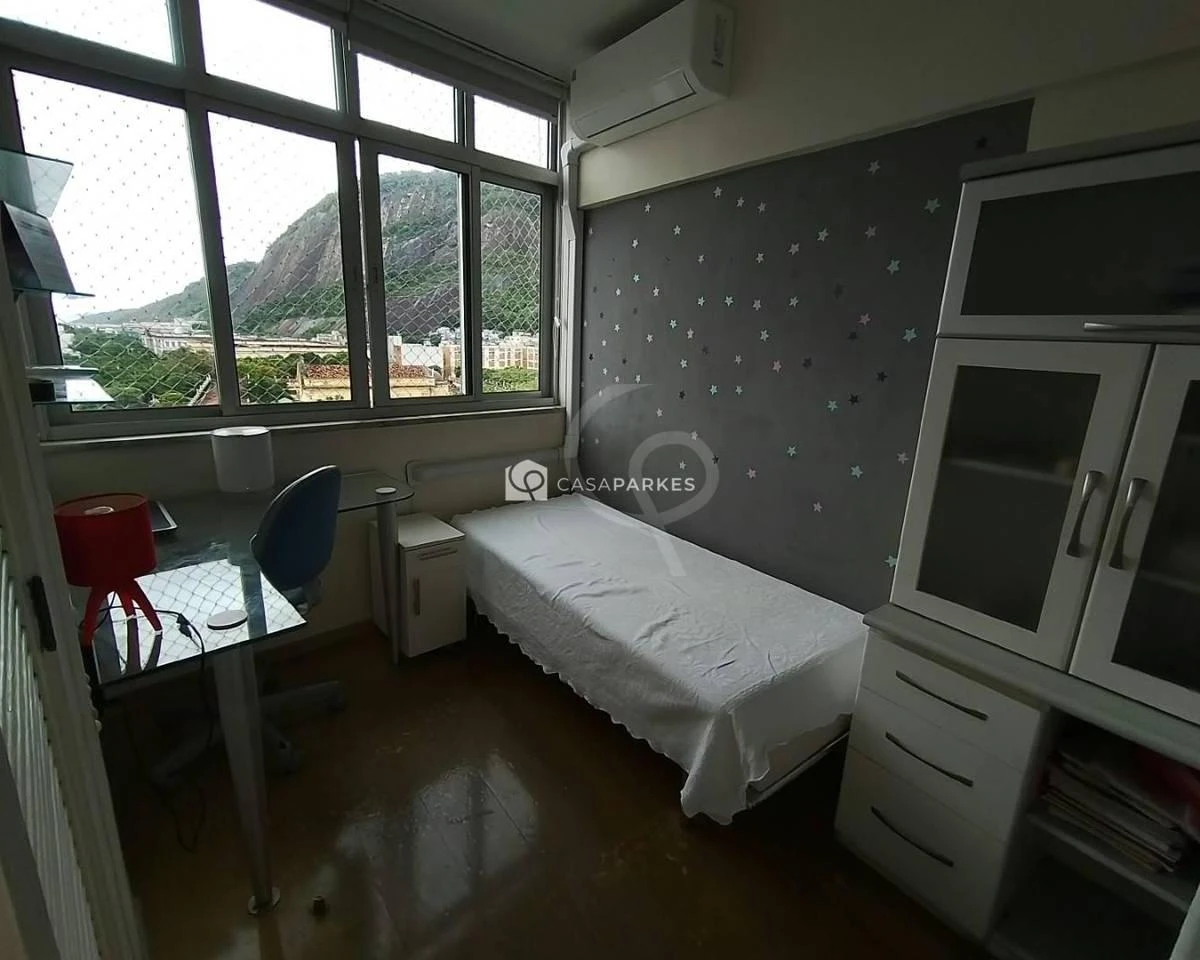 150 m² apartment with 2 bedrooms and a closed kitchen — photo 4