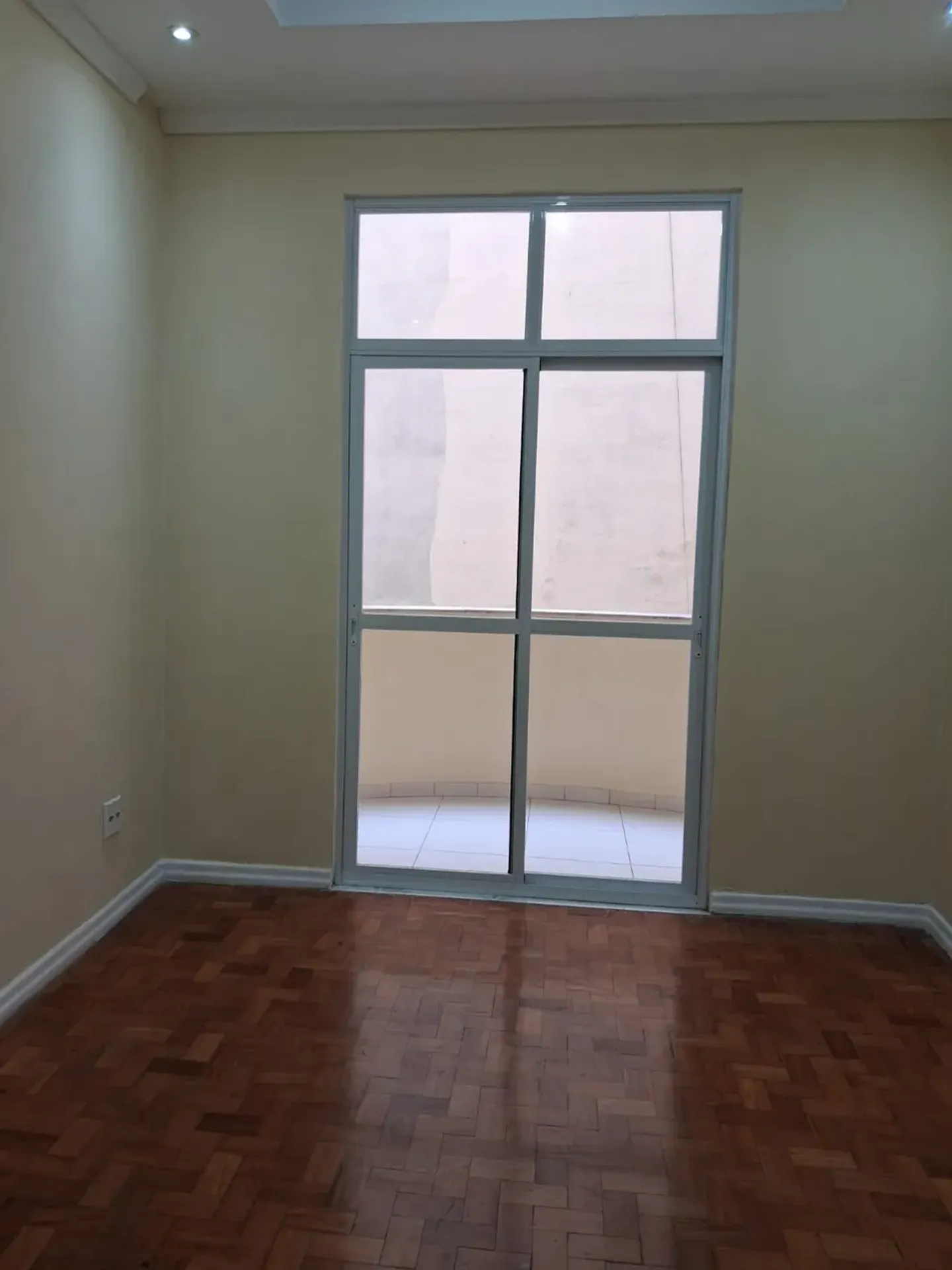 1 quarto e piso de madeira ou laminado: apartamento de 34 m² — photo 3