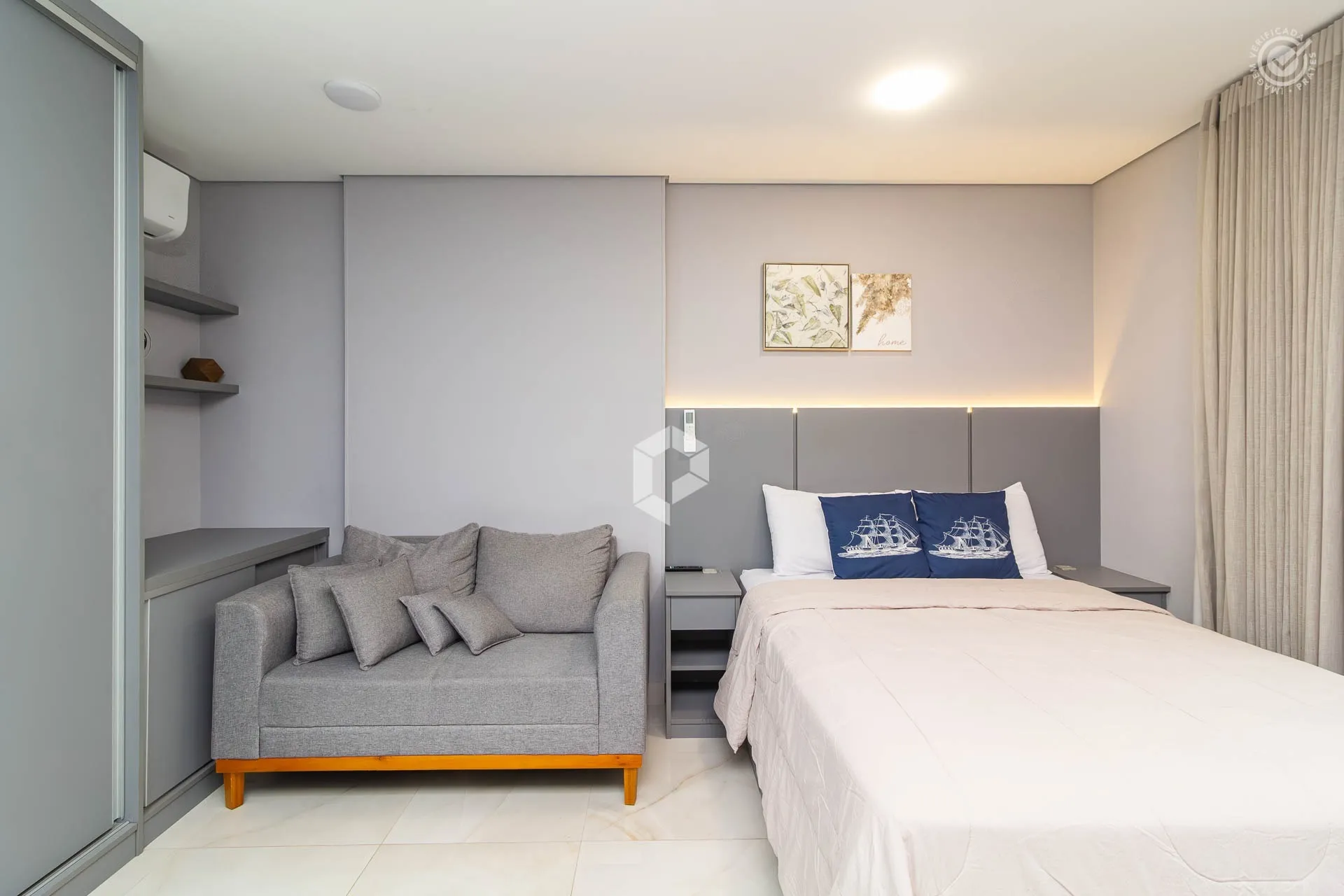 Furnished 1-bedroom apartment with open-plan kitchen — photo 21