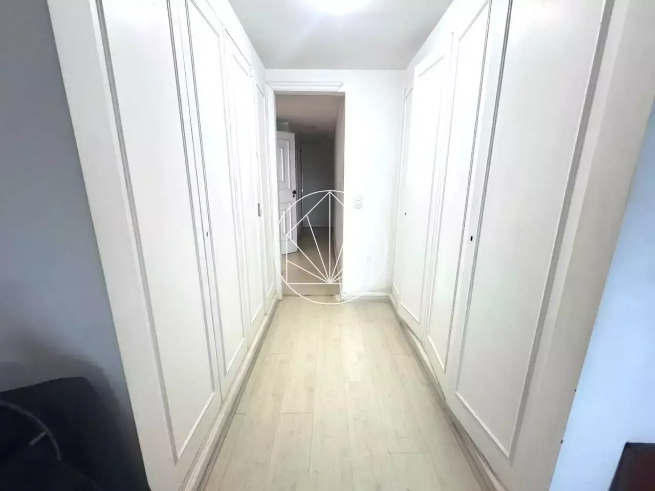 Apartamento de 3 quartos com cozinha fechada e 210 m² — photo 21