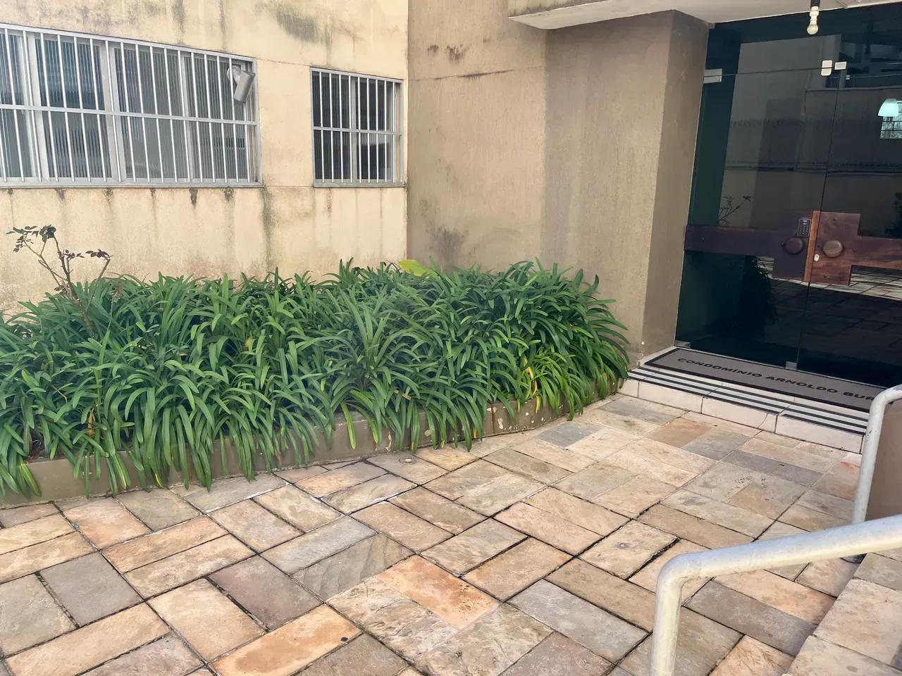 Unfurnished 2-bedroom apartment with parking space — photo 11