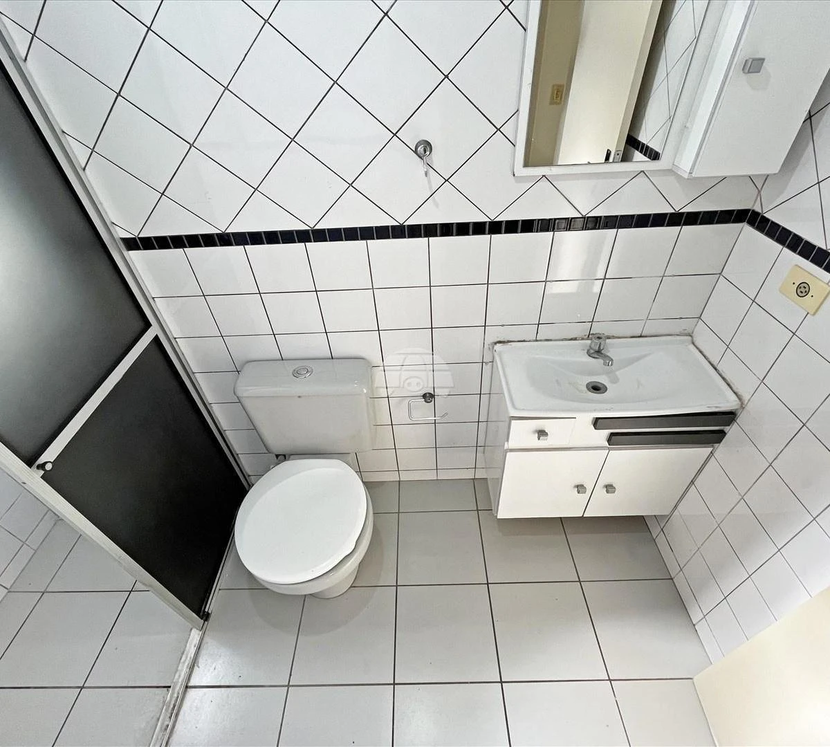 Balcony with a grill in a 3-bedroom apartment, 73 m² — photo 13