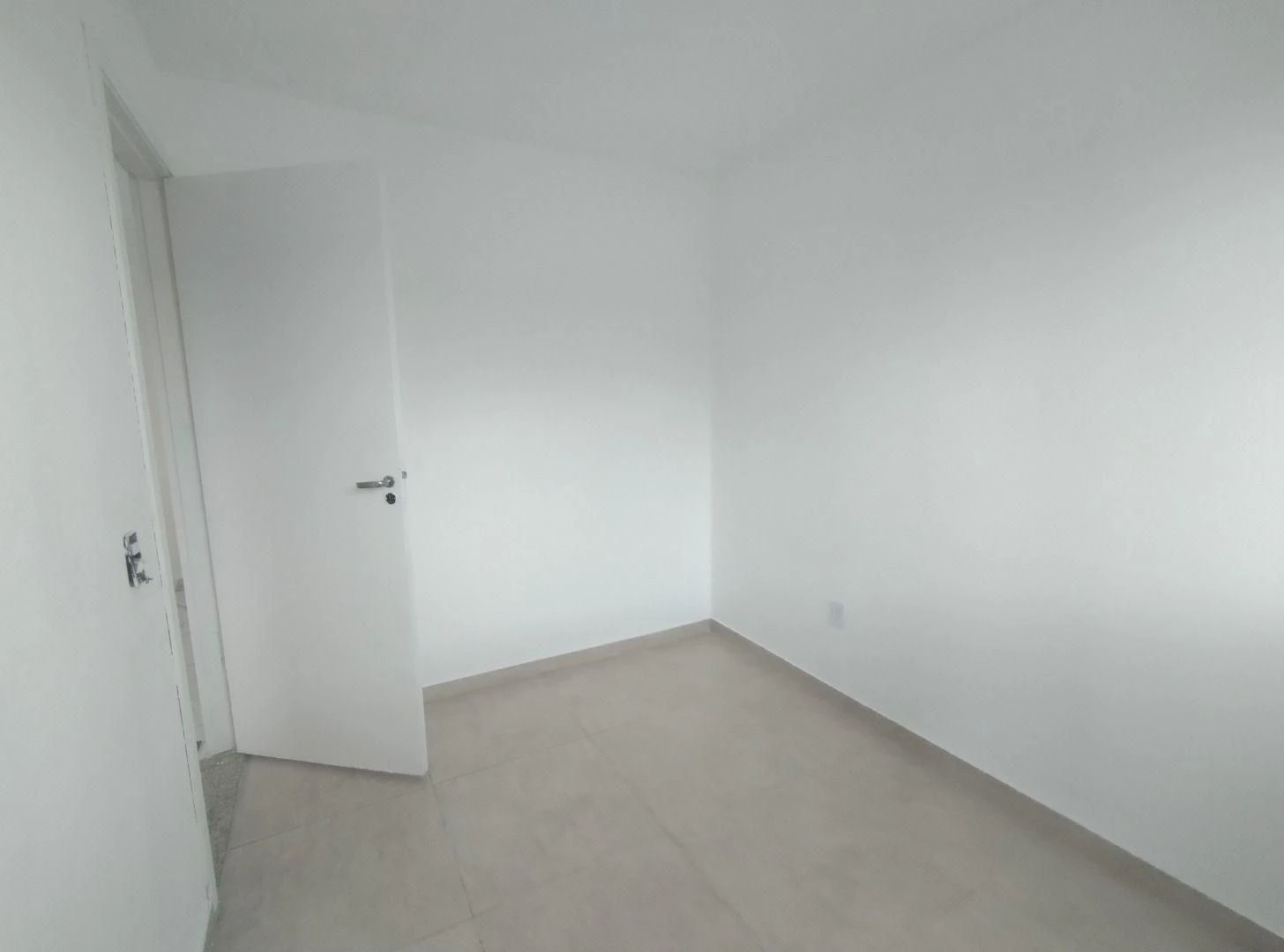 Apartamento sem mobília com 2 quartos e varanda — photo 13