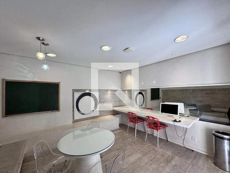 Furnished apartment, 65 m², with a glass-enclosed balcony — photo 14