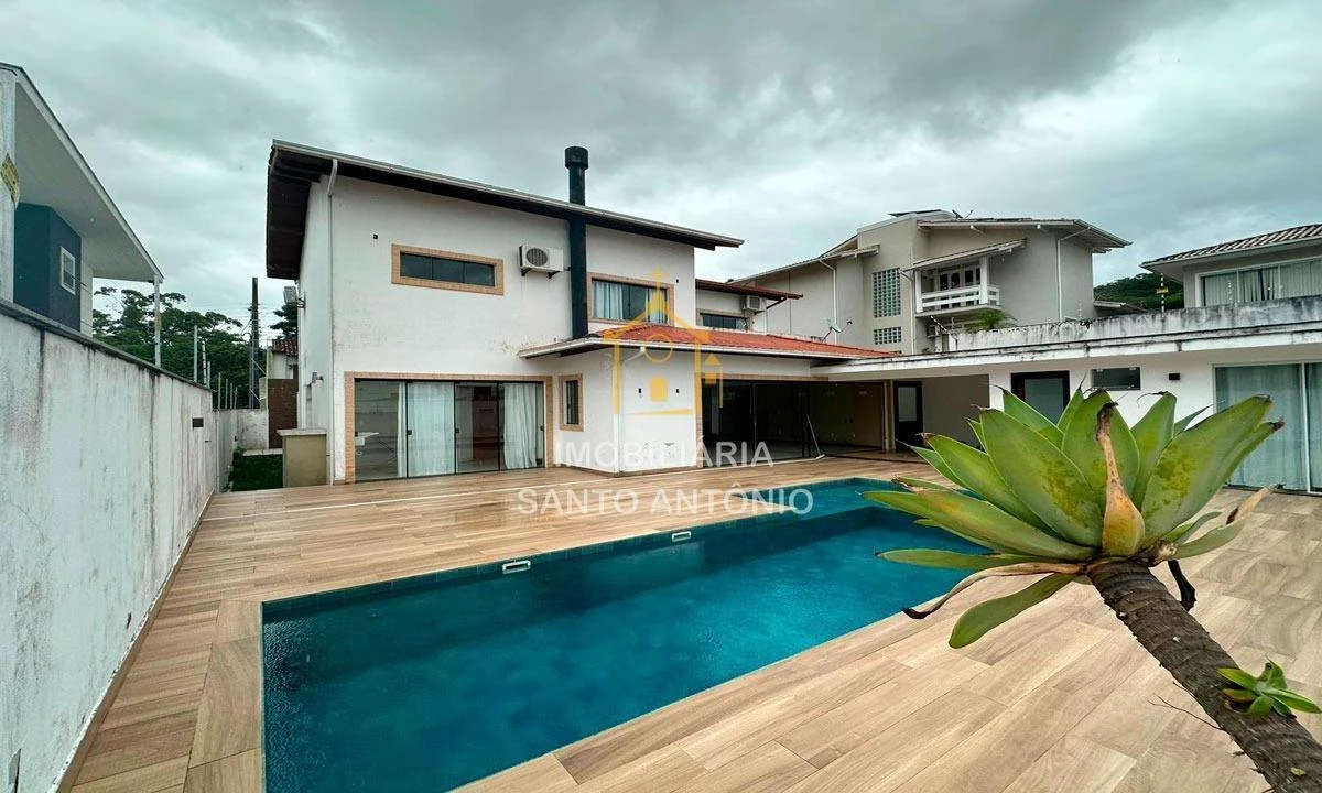 Glass-enclosed balcony in a 3-bedroom house, 300 m² — photo 11