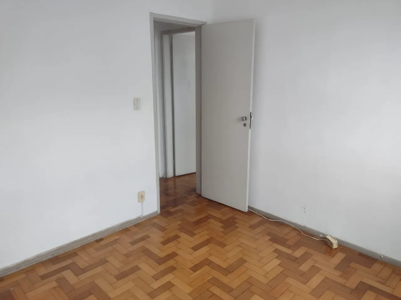 Apartment on the 1st floor with wood or laminate floors — photo 25