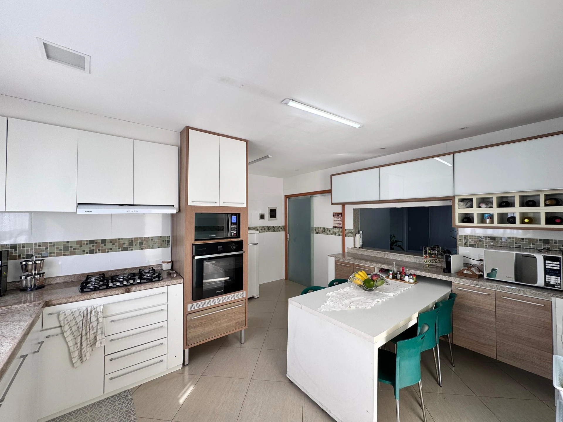 Furnished house with 4 en-suites and 6 bathrooms — photo 31