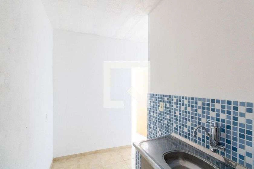 Unfurnished 30 m² studio kitnet with electric shower — photo 3