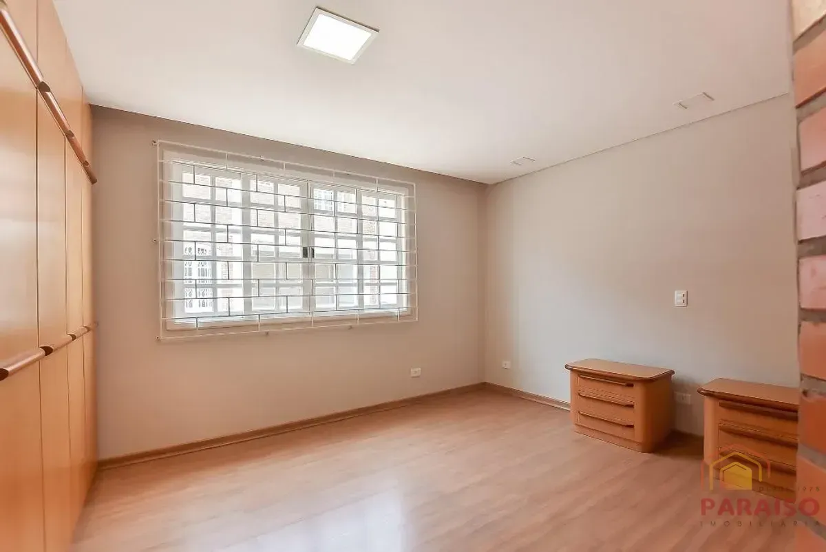 689 m² house with 5 bedrooms and 7 bathrooms — photo 19
