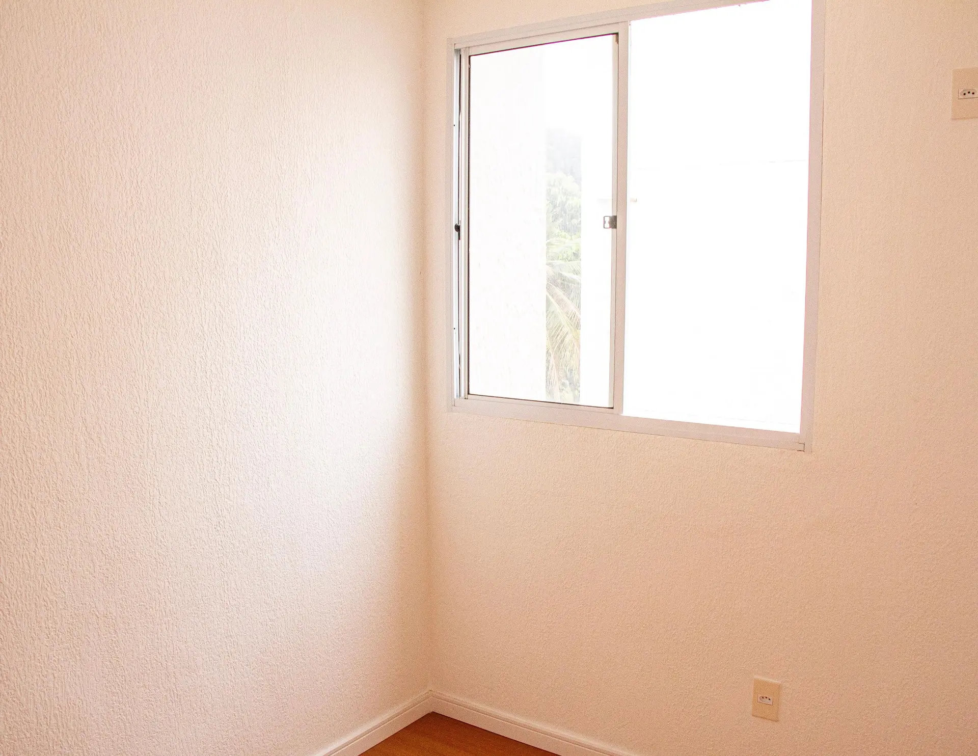 2-bedroom apartment with a closed-off kitchen — photo 5