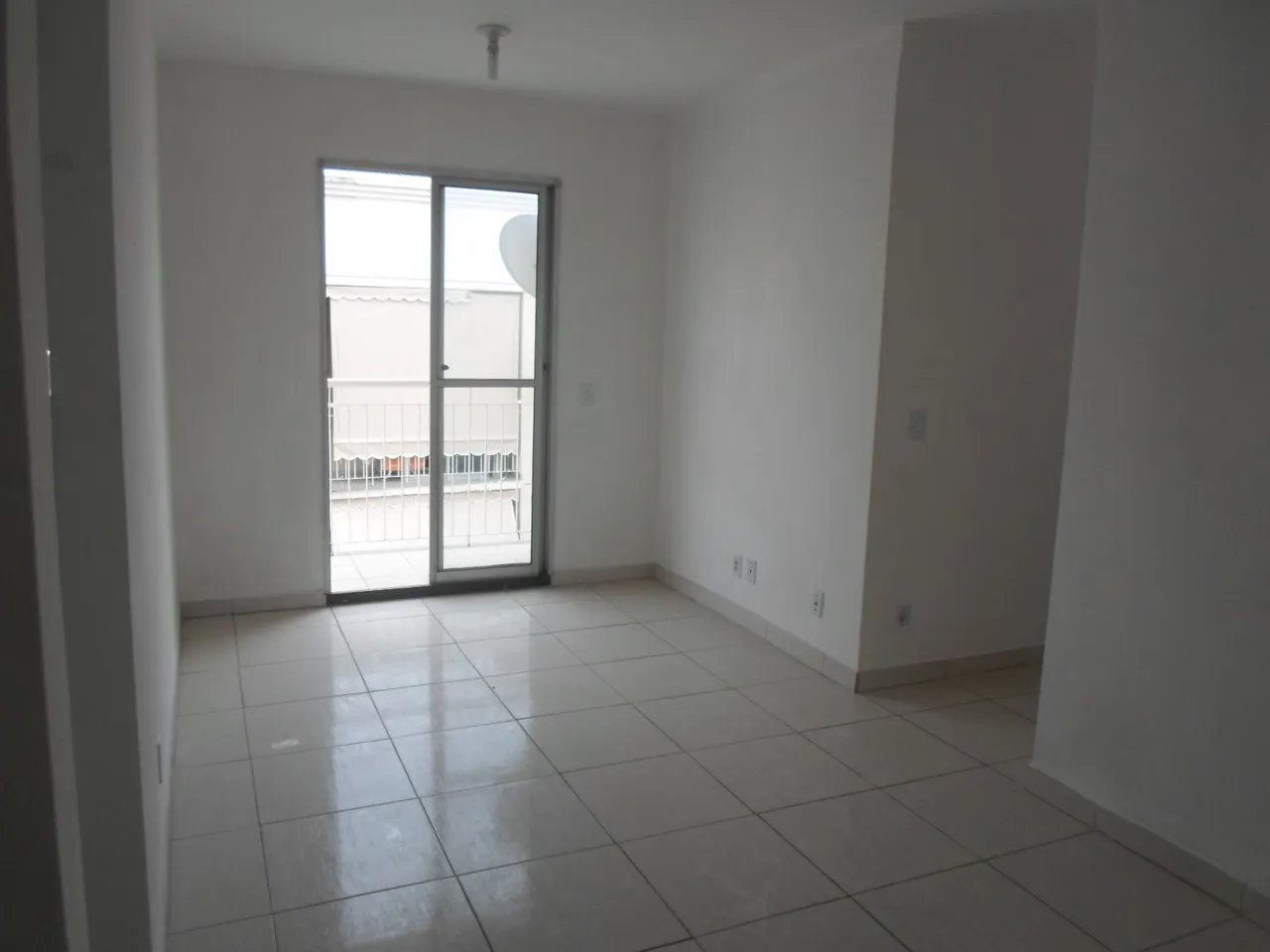 3-bedroom apartment with a separate, closed kitchen — photo 4