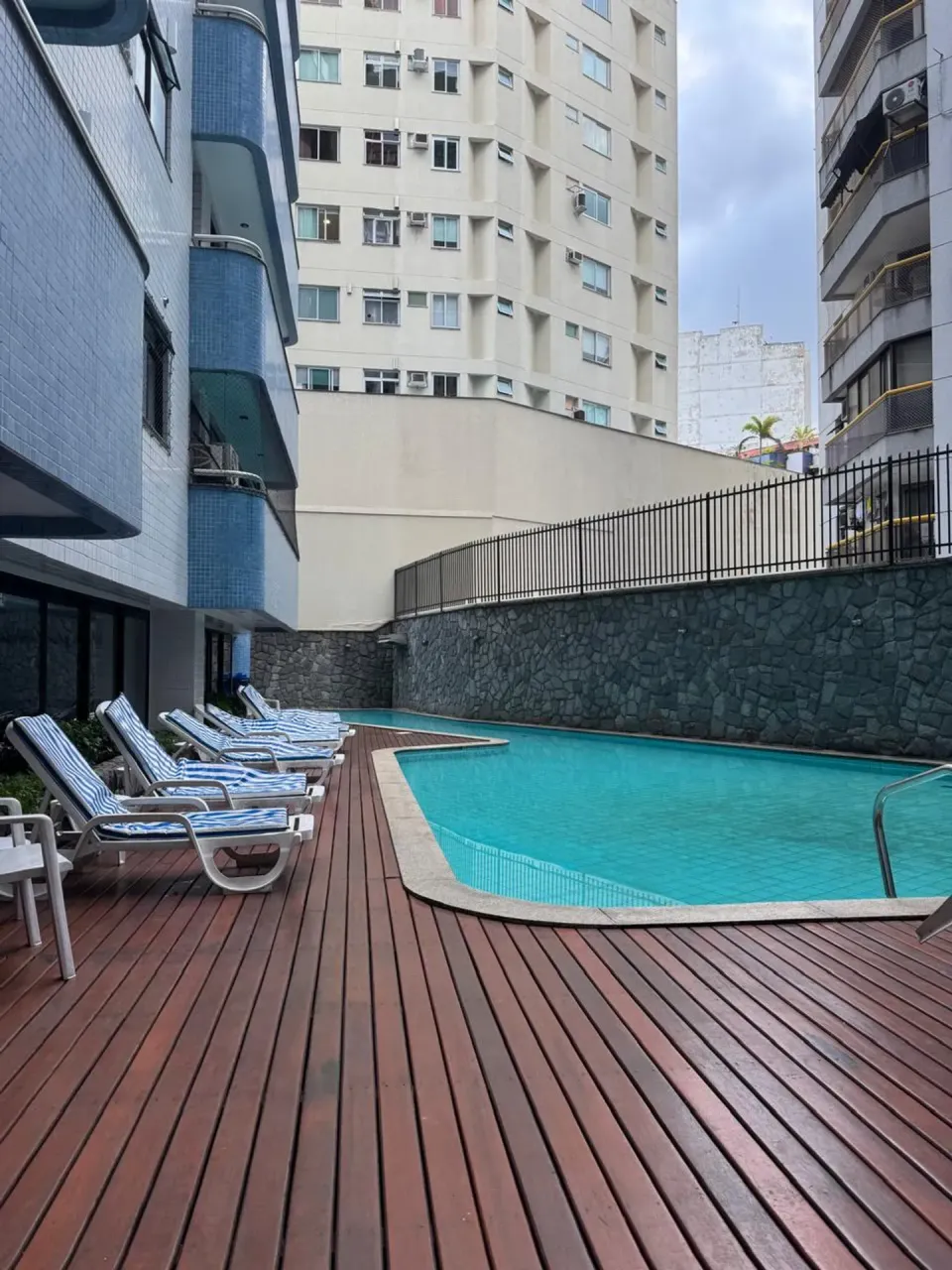 Rental apartment with 3 bedrooms and a glassed-in balcony — photo 2