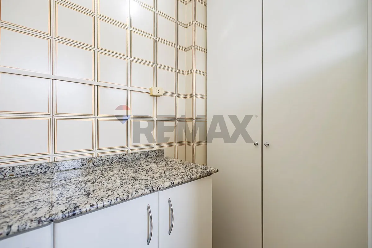 Wood or laminate floors in a 2-bedroom apartment, 70 m² — photo 28