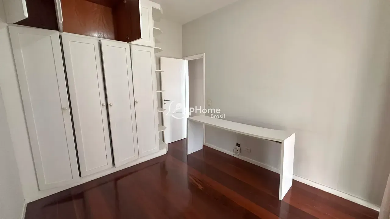 Unfurnished 4-bedroom apartment with glassed-in balcony — photo 2