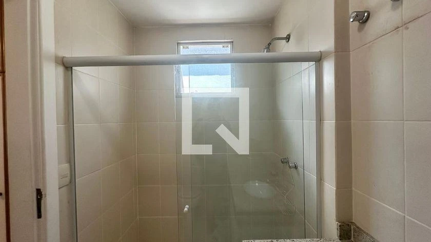 Walk-in closet in a 5-bedroom house, 250 m² — photo 4