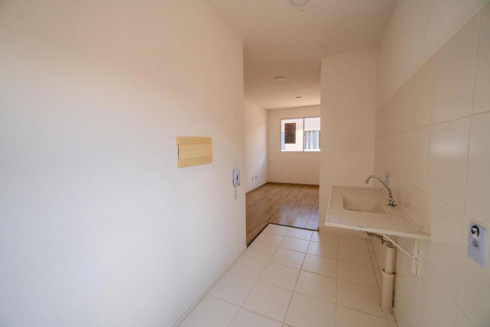 2-bedroom apartment with wood or laminate floors in Curitiba — photo 17