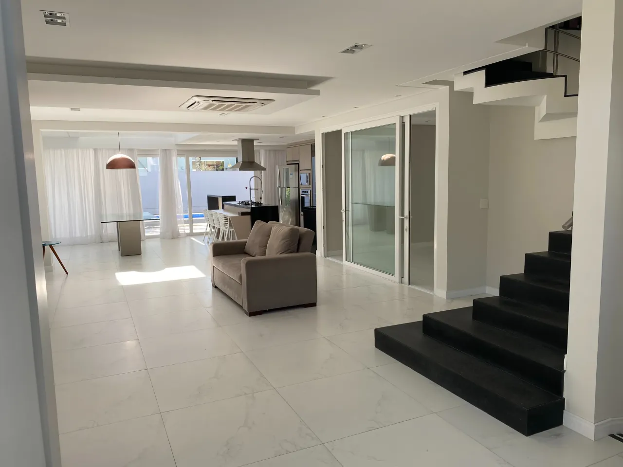 Furnished house with 5 bedrooms, 5 baths and pool