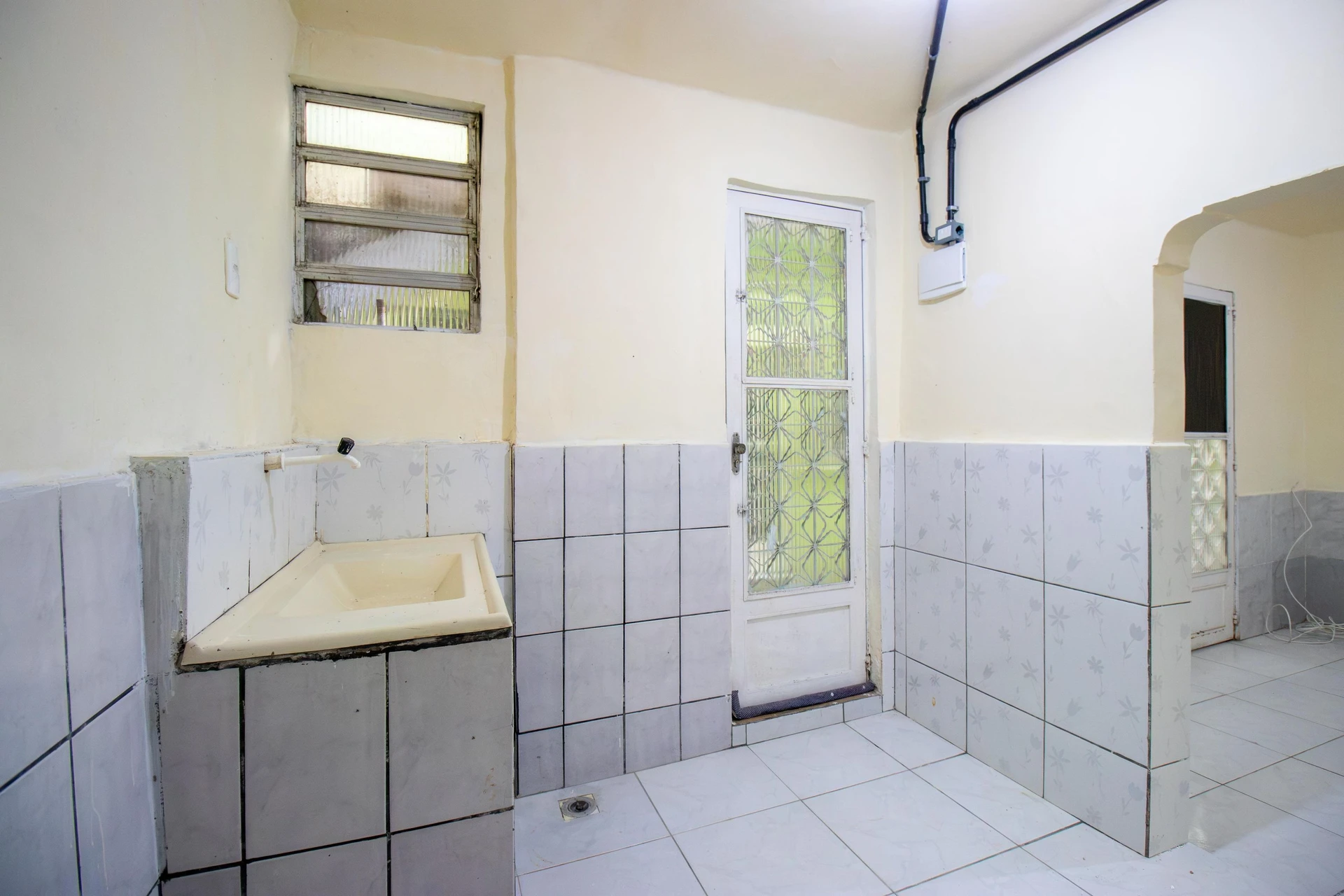 House with 1 bedroom and 1 bathroom, no parking — photo 2