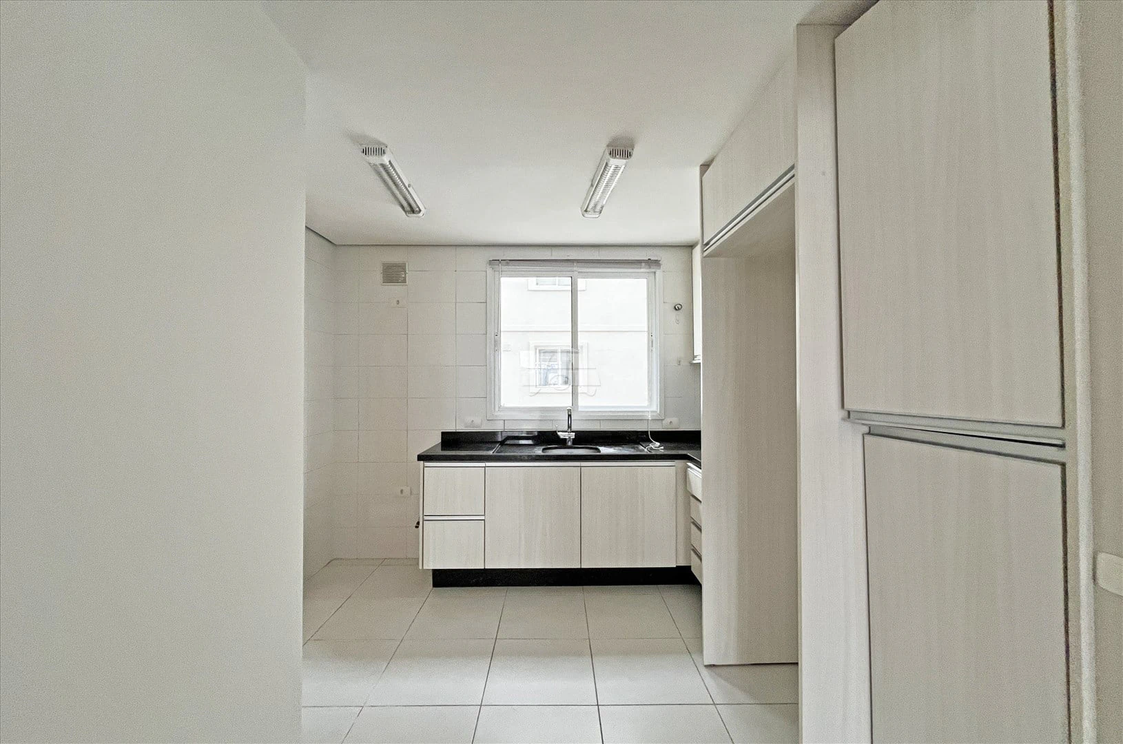 Apartamento com piso de madeira ou laminado, Bacacheri