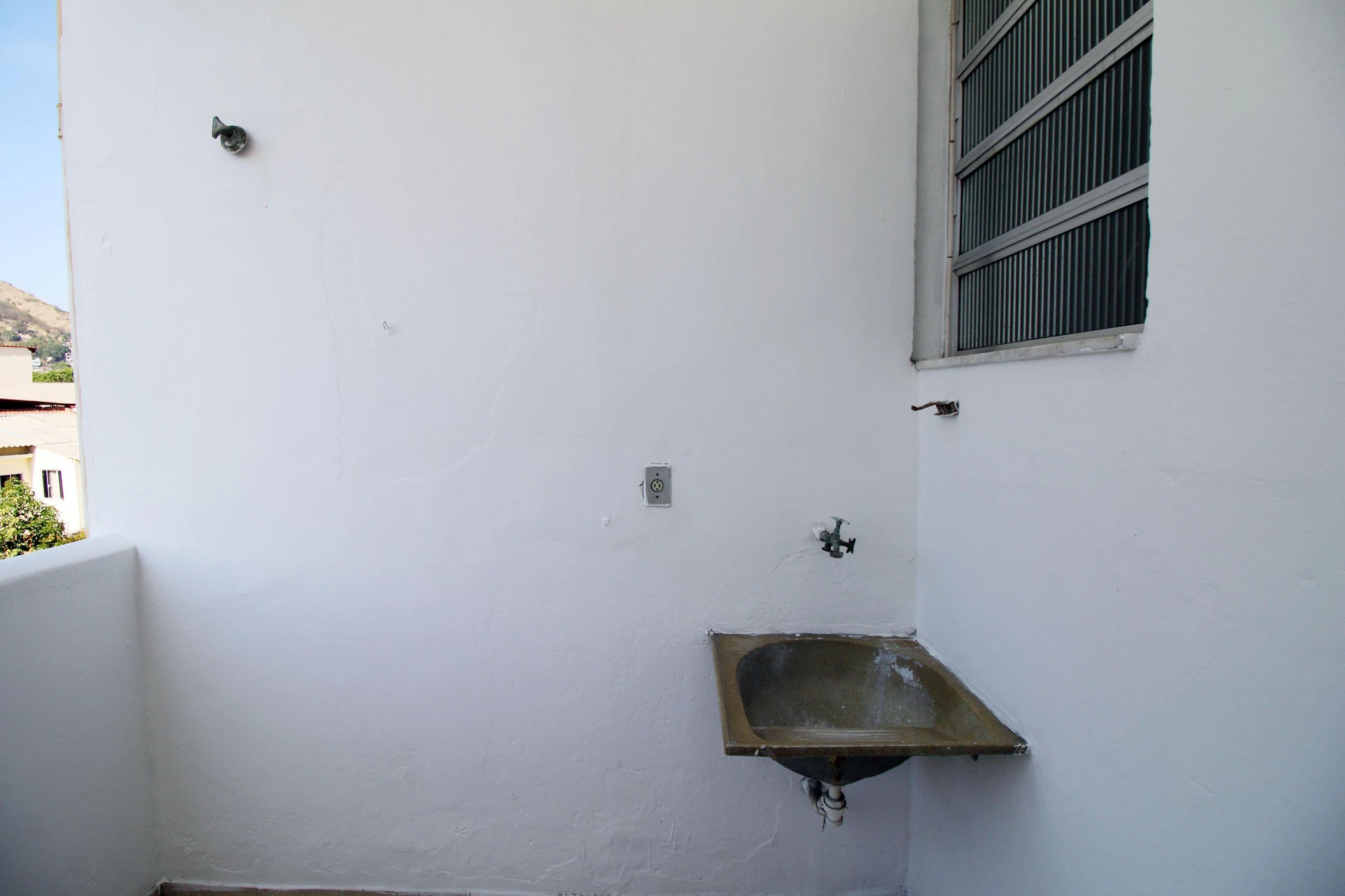 2-bedroom apartment with 1 bathroom and no parking — photo 14