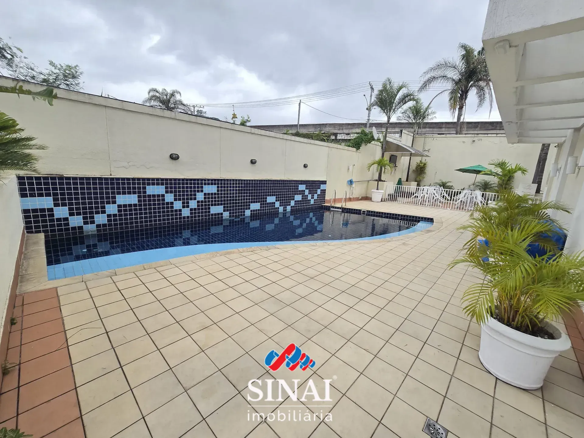 Apartamento de 2 quartos em condomínio com piscina — photo 43