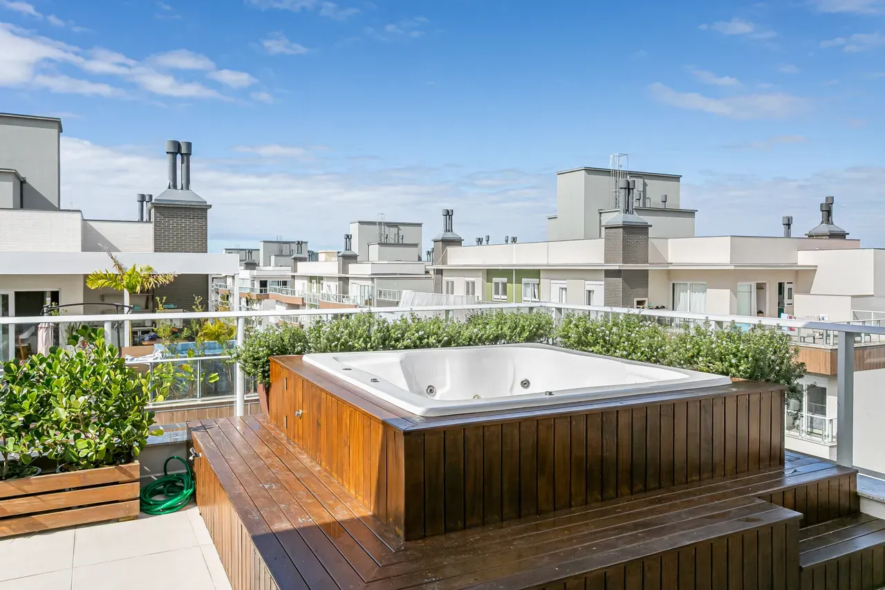 190 m² apartment with 3 bedrooms and a private garden